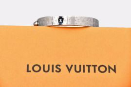 Picture of LV Bracelet _SKULVbracelet12072811405